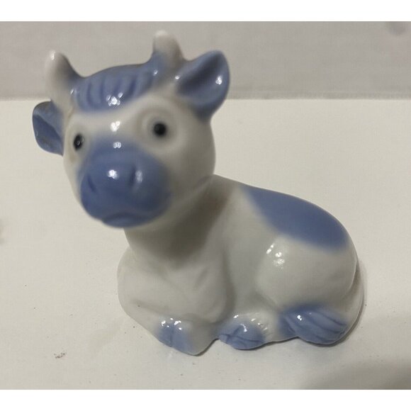Miniature Blue White Cow Set of 2 Bone China Figurine 1.5" x 2" FLAW - Picture 2 of 6